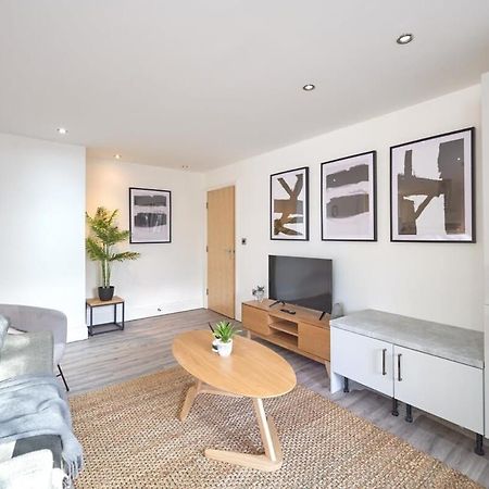A Stylish Apartment With Parking In Preston Πρέστον Εξωτερικό φωτογραφία