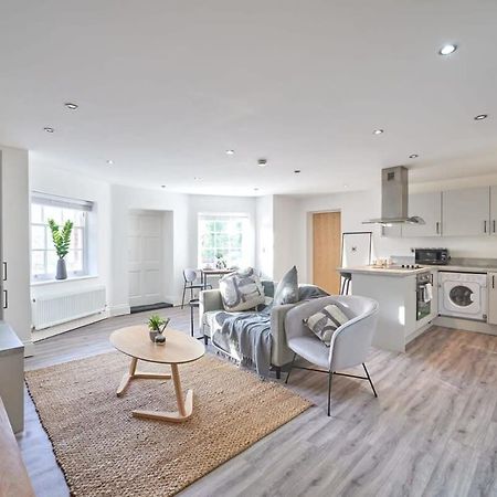 A Stylish Apartment With Parking In Preston Πρέστον Εξωτερικό φωτογραφία