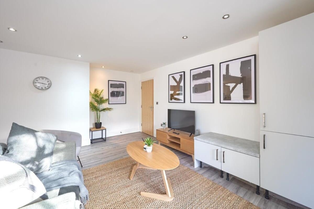 A Stylish Apartment With Parking In Preston Πρέστον Εξωτερικό φωτογραφία
