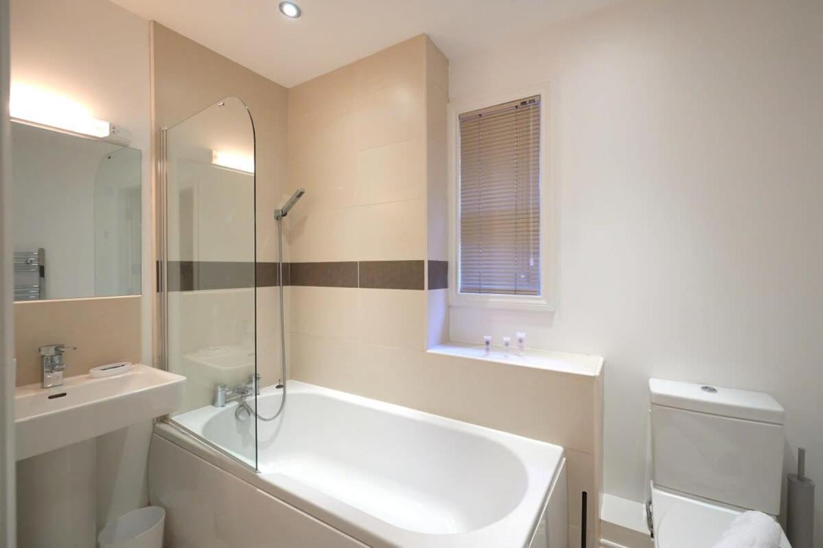 A Stylish Apartment With Parking In Preston Πρέστον Εξωτερικό φωτογραφία