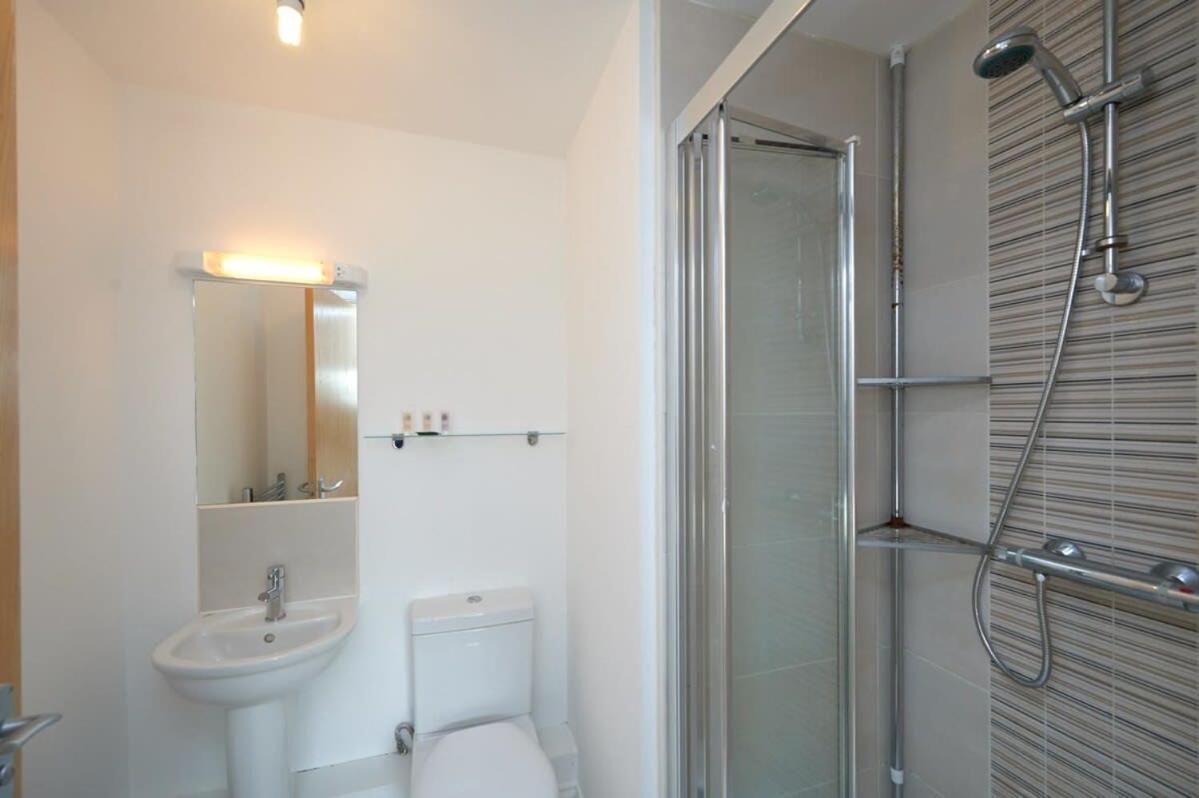 A Stylish Apartment With Parking In Preston Πρέστον Εξωτερικό φωτογραφία
